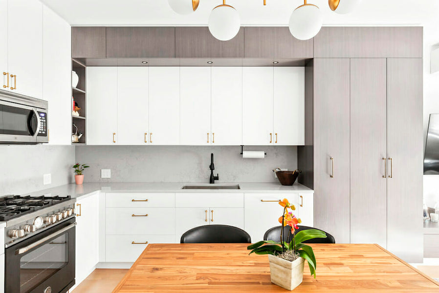 A step-by-step guide and timeline for a kitchen renovation