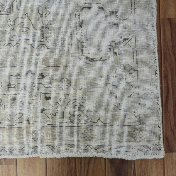 Part of the appeal of vintage items is their comfortable, pleasantly worn appearance, and this is what makes distressed rugs one of the hottest floor covering trends