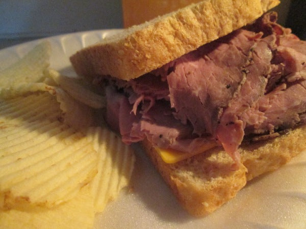 Roast Beef and Vermont Cheddar Sandwich w/ Chips and Dip